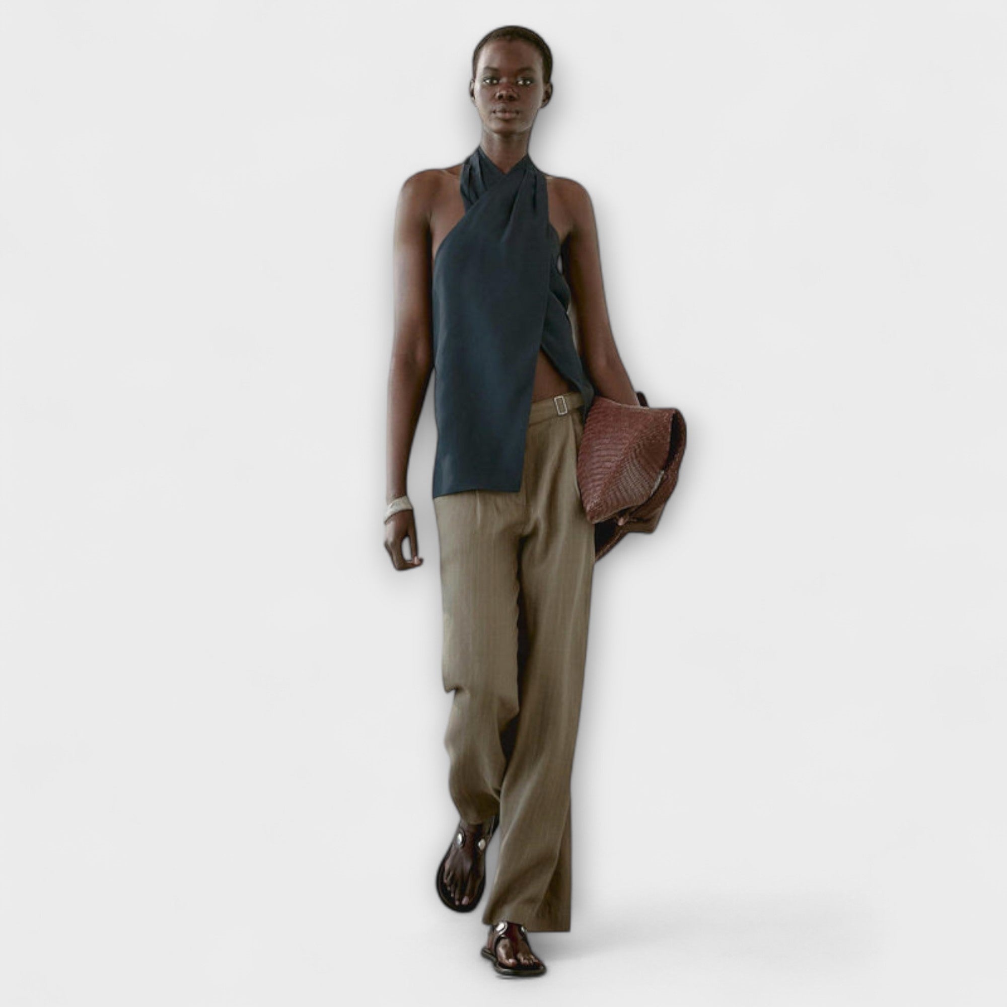 Leah - Blauer Neckholder-Top mit Rückenausschnitt