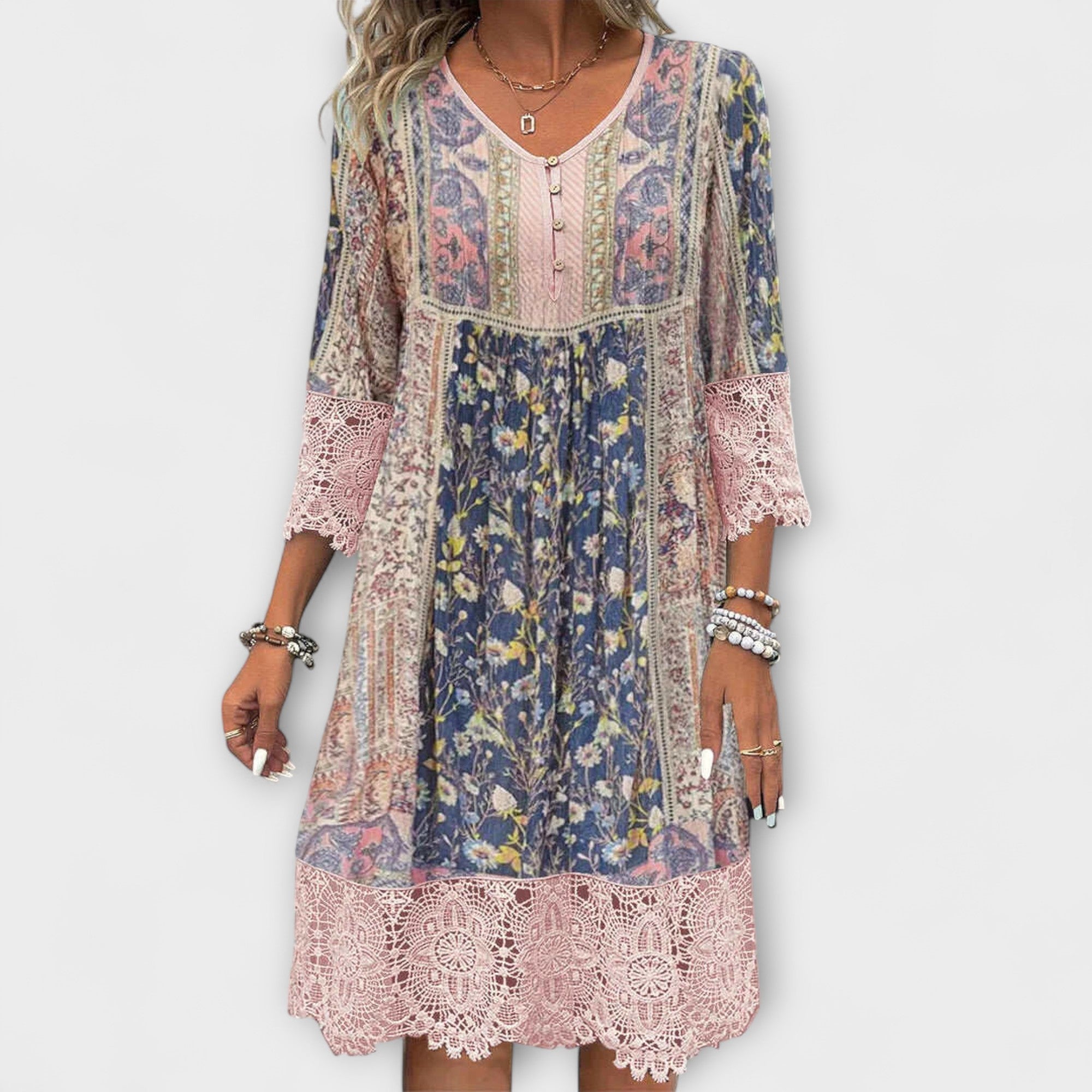 Casey – Boho-Spitzenkleid mit Vintage-Blumenmuster