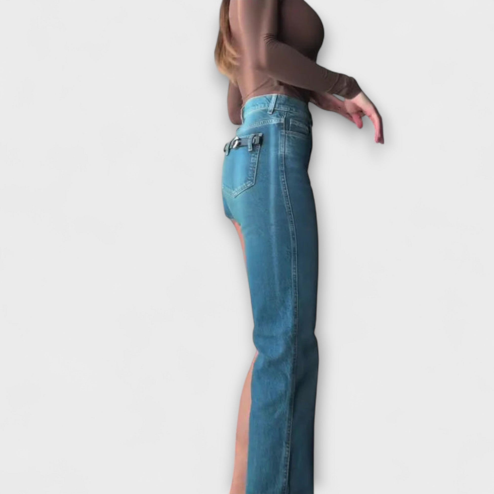 Astra - Trendige asymmetrische Denim-Shorts mit einem Schulterriemen