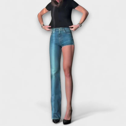 Astra - Trendige asymmetrische Denim-Shorts mit einem Schulterriemen