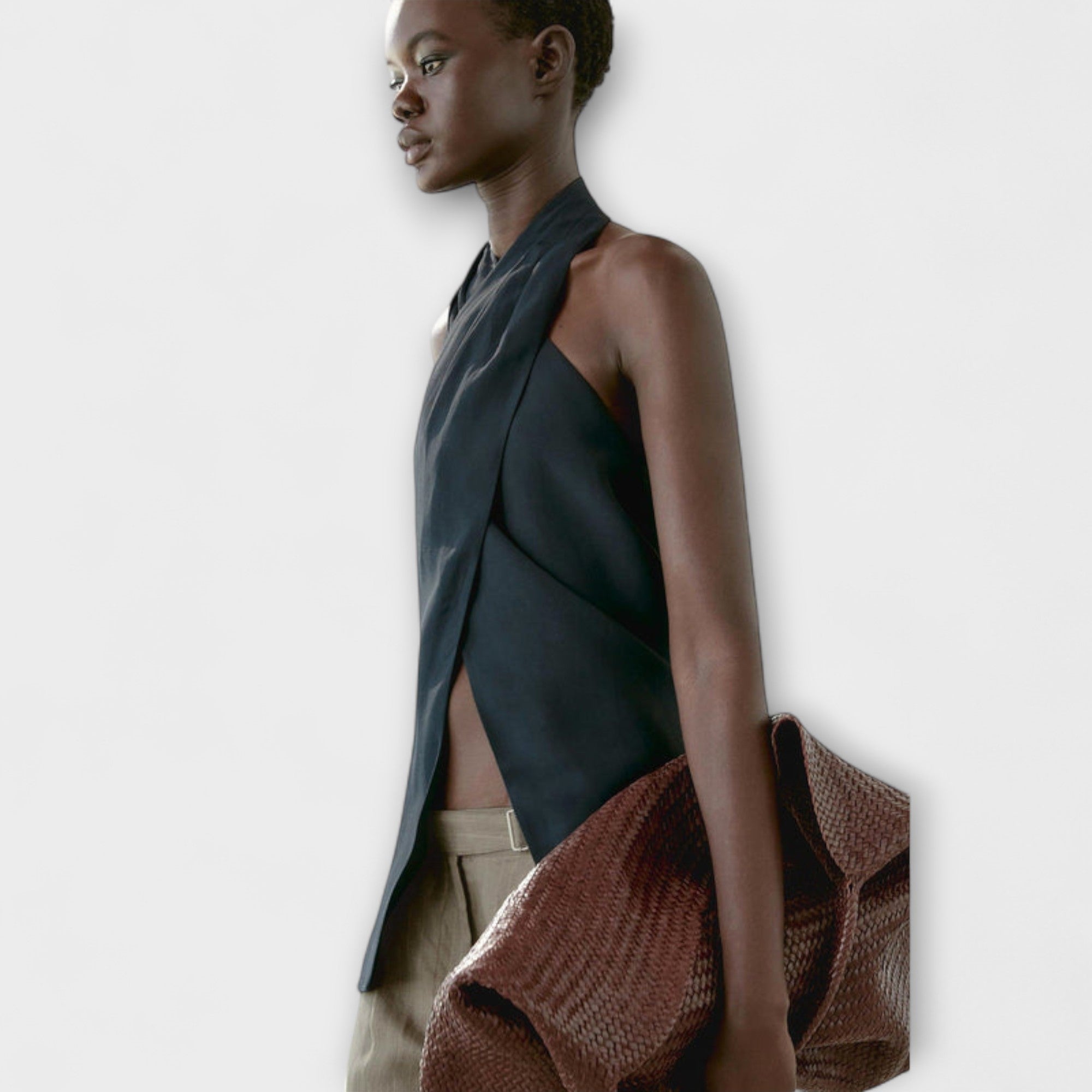 Hannah - Blauer Neckholder Top mit Rückenschlitz